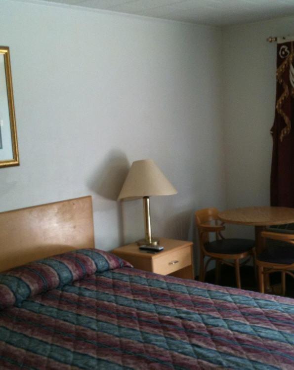 Budget Inn Wrightstown Exterior photo