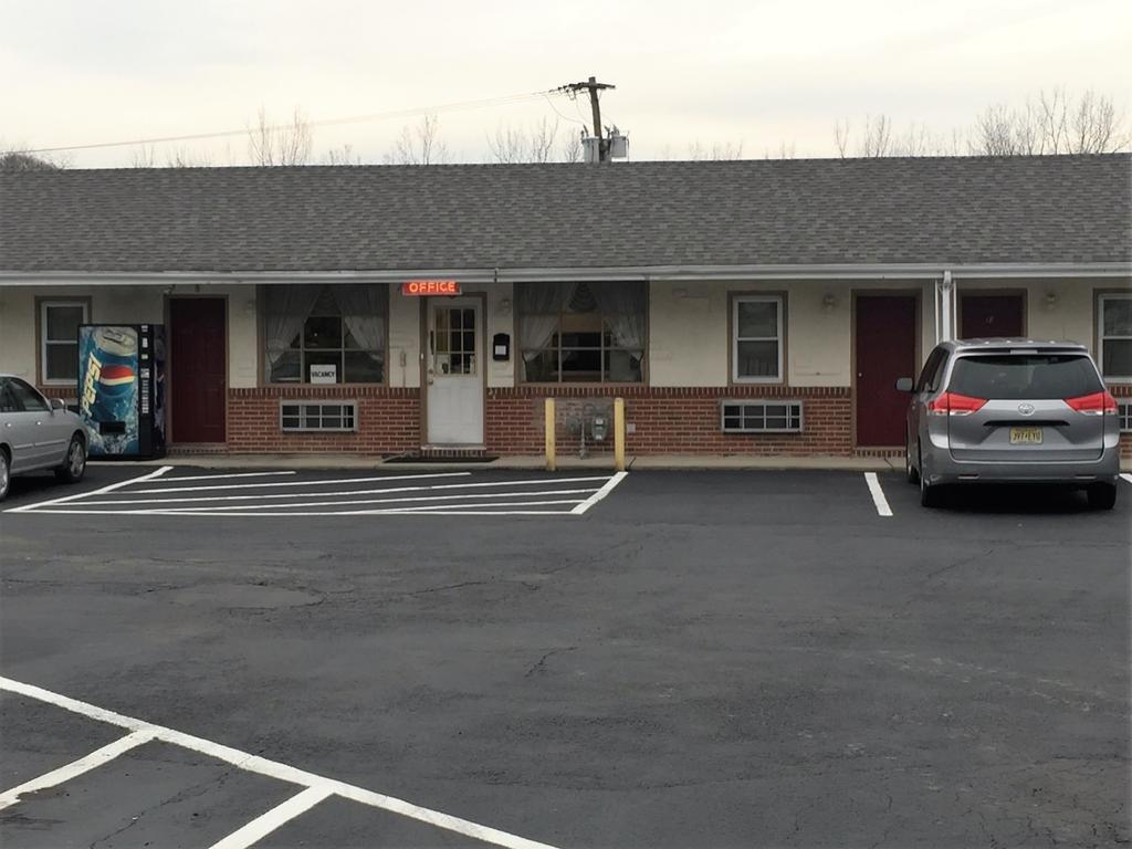 Budget Inn Wrightstown Exterior photo